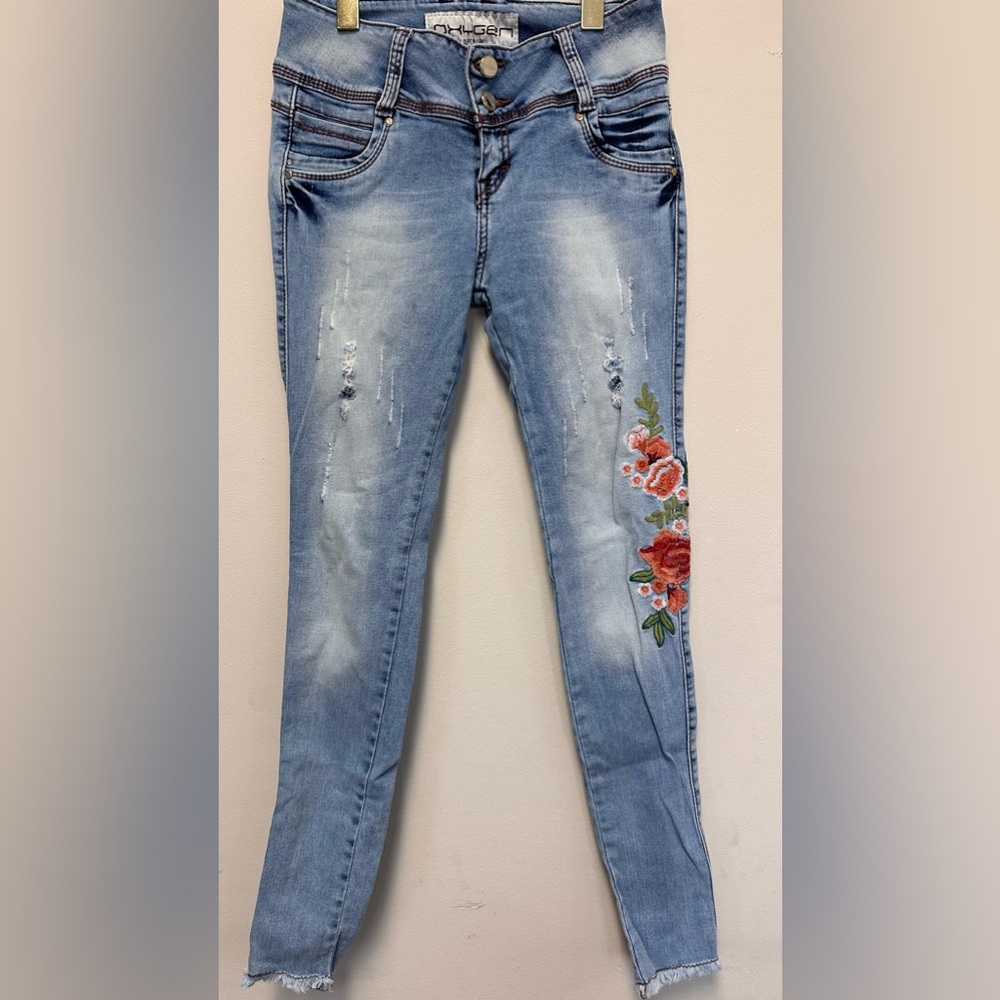 Oxygen / Driftwood Embroidered Jeans